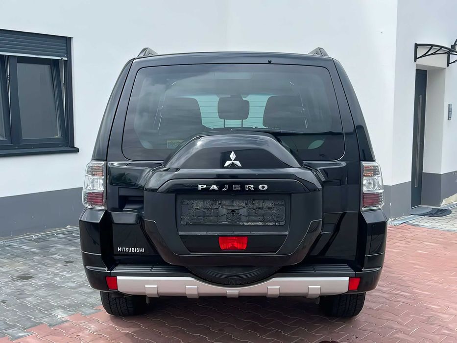 Mitsubishi Pajero      2017