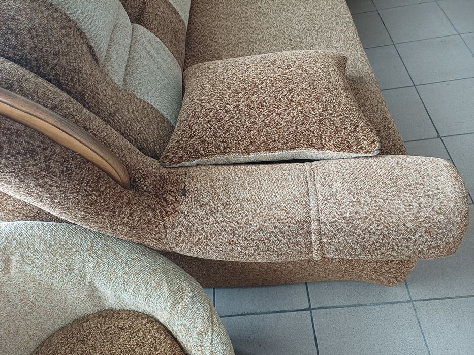 Narożnik 230x270cm + 2 pufy +2 poduszki