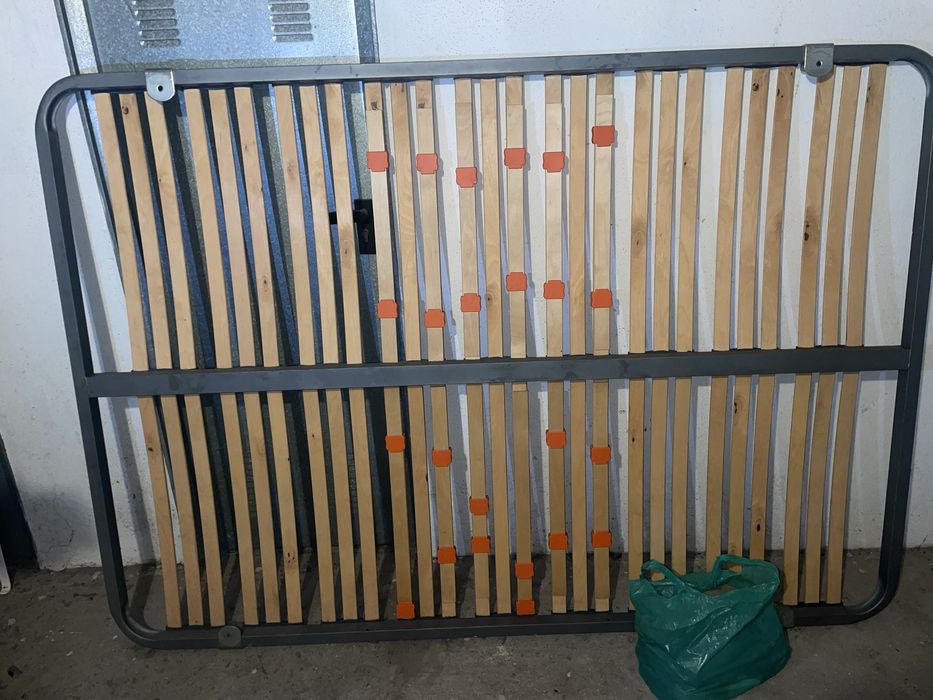 Estrado de tamanho universal com pés