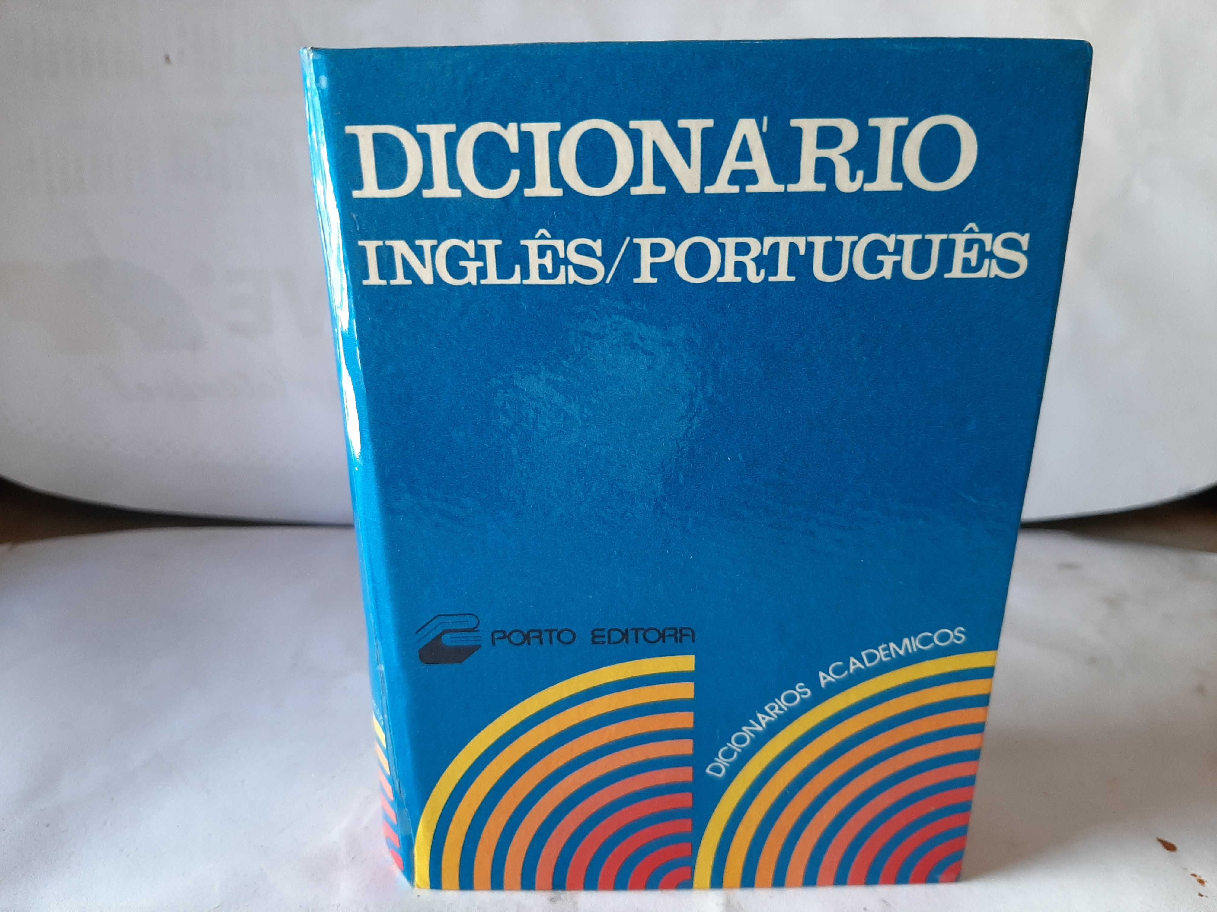 .Dicionario Portugues e Inglês  e Português.em bom estado.