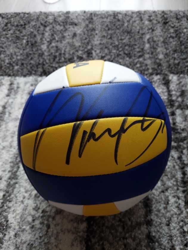 Piłka Mikasa z autografem Michała Winiarskiego, nówka!