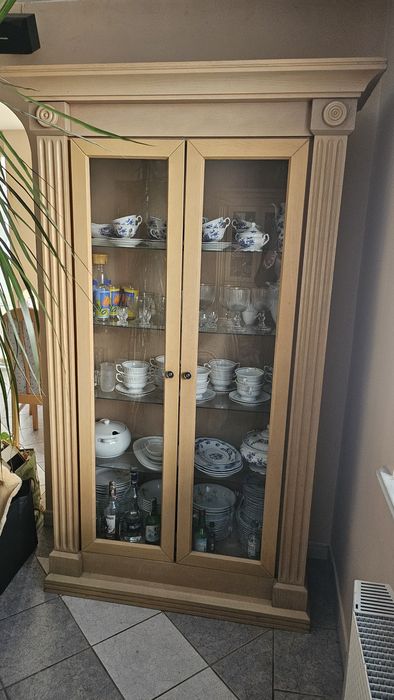 Zestaw mebli drewnianych