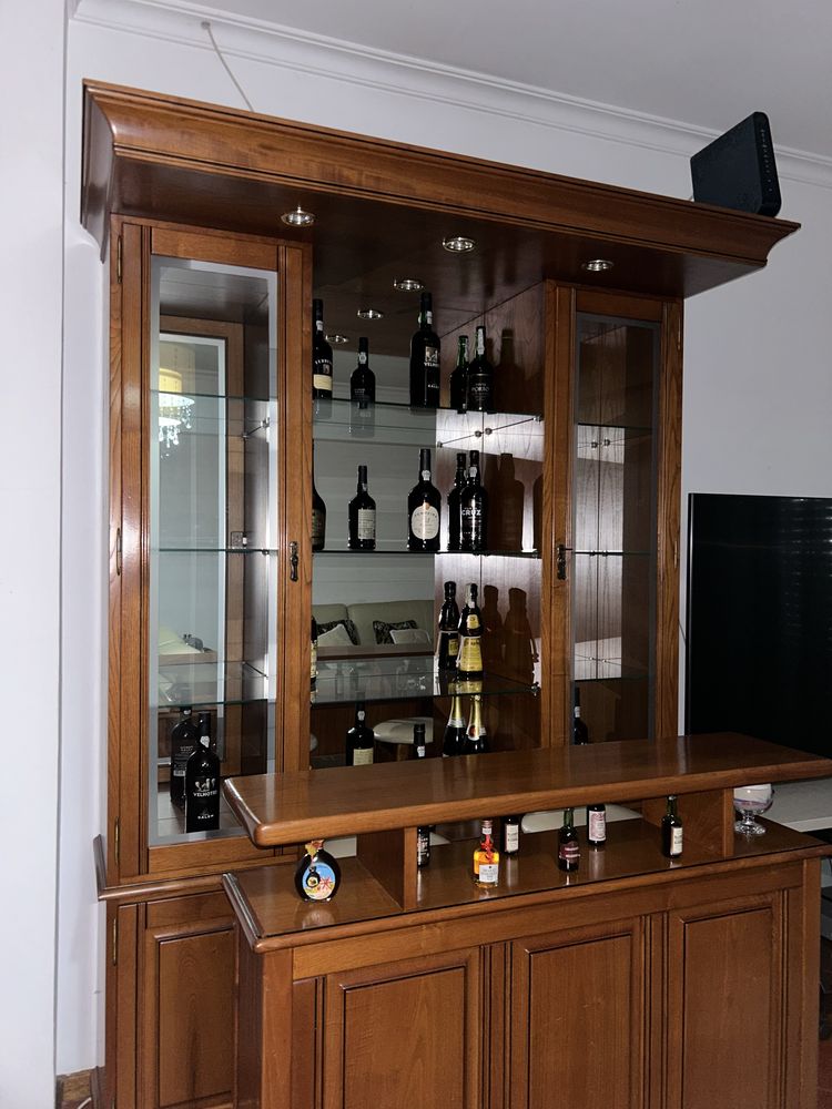 Bar como novo.