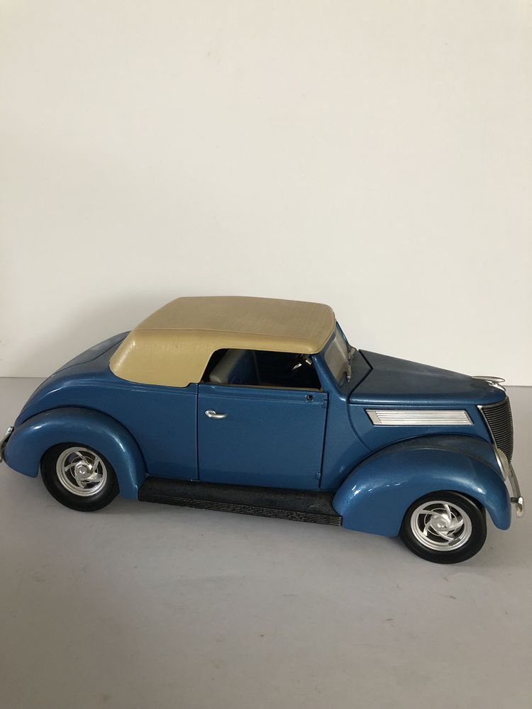 Ford Convertible 1/18