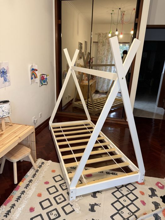 Cama Tipi Montessori Branca c/ colchao  - Nova