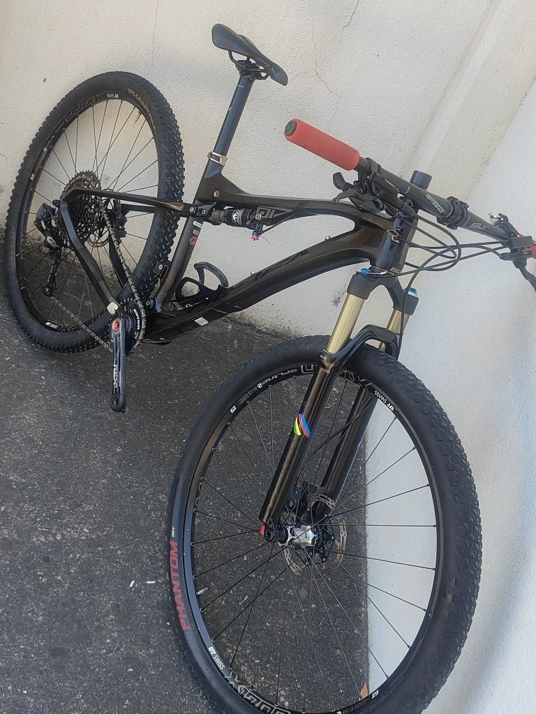 Orbea OIZ Carbono sem retomas
Tamanho M 
Transmissão GX 12v
suspensão