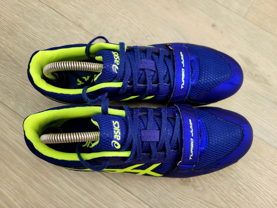 Продам фірмові шиповки Asics turbo jump (шипи і ключ у подарунок) 42 р