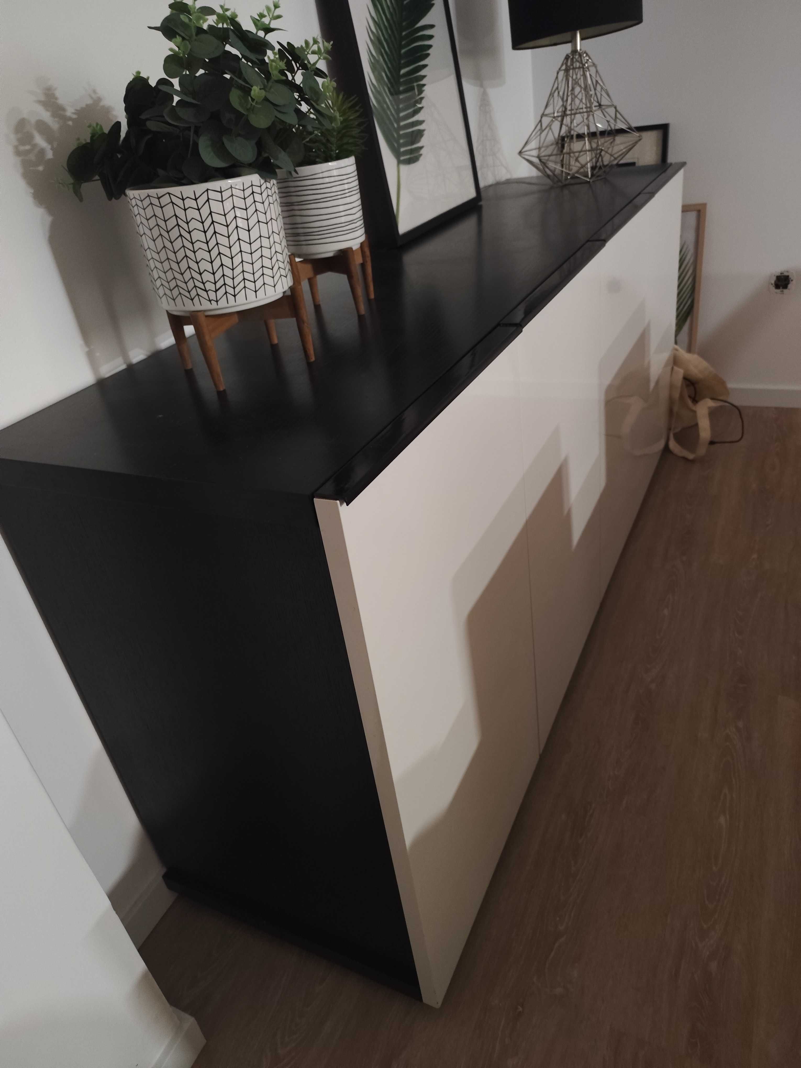 Mesa + 6 cadeiras e Aparador