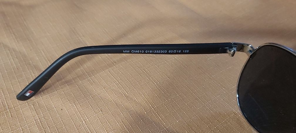 Tommy Hilfiger OM 610 kultowe okulary przeciwsłoneczne