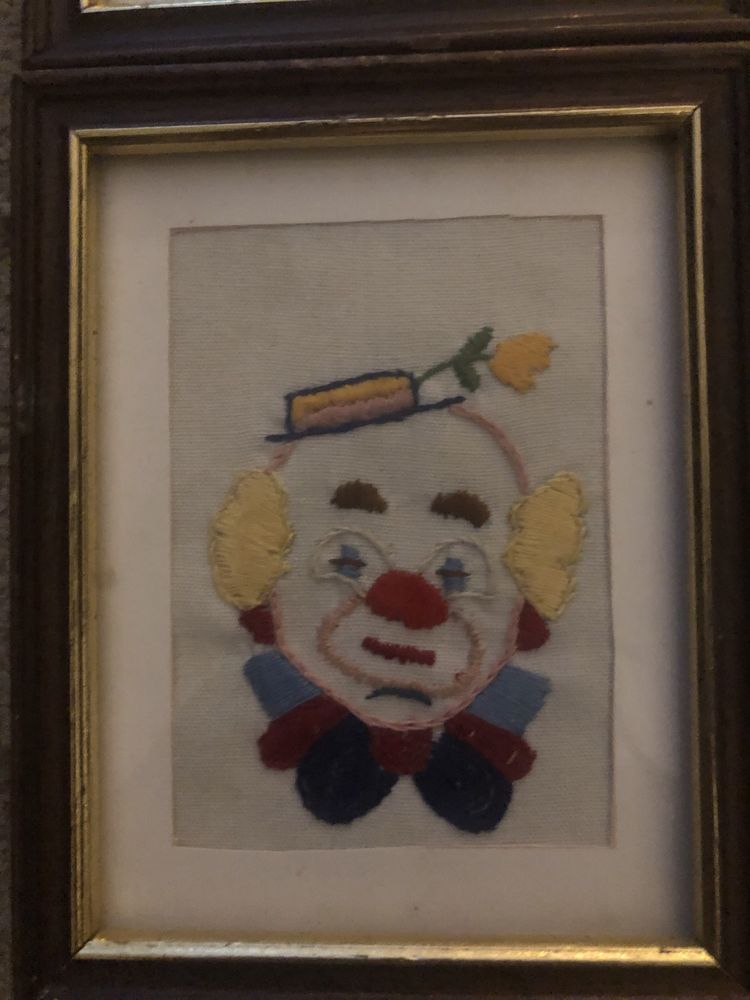 Palhaços bordados à mão
