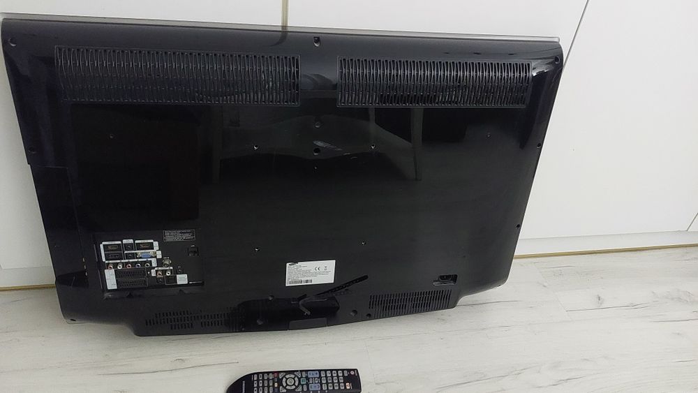 TV Samsumg 37" LE37B651T3W + pilot sprawny bez podstawy