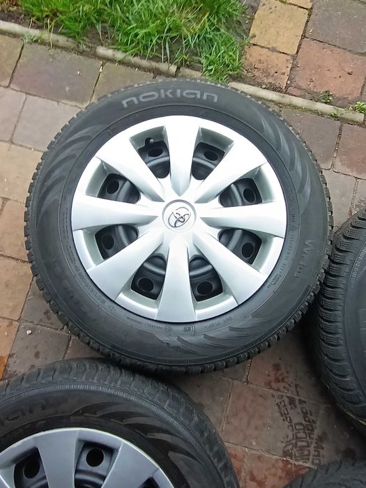 Felgi 5x114,3 z oponami zimowymi Nokian 195/65R15 stan bdb 4szt