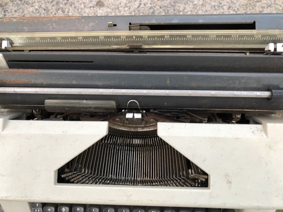 Maquina Escrever Olympia  Vintage