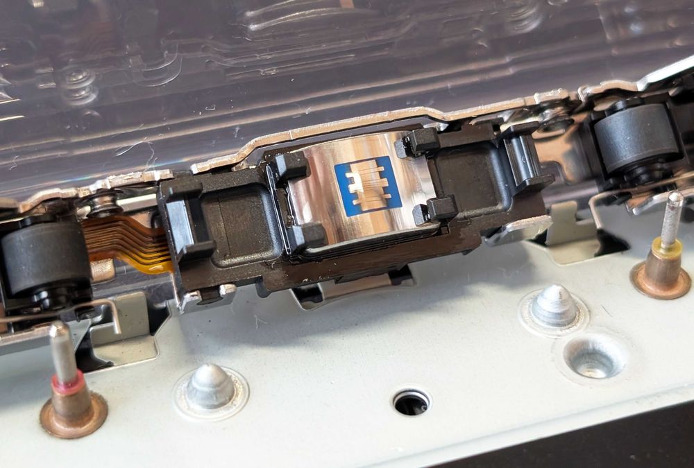 Касетний плеєр Sony Walkman WM-EX 631 в прозорому корпусі