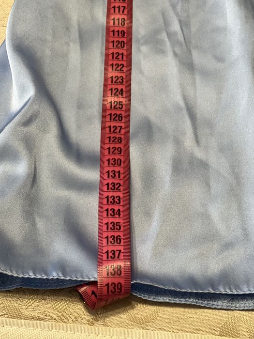 Блакитна шовкова сукня