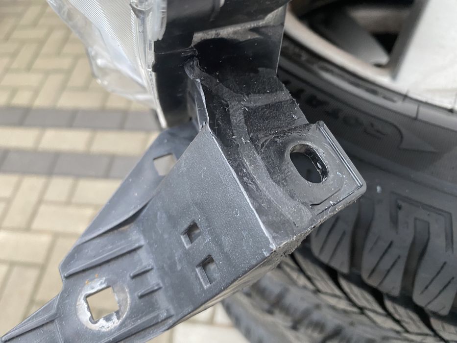 Toyota Hilux reflektor prawy 2015-