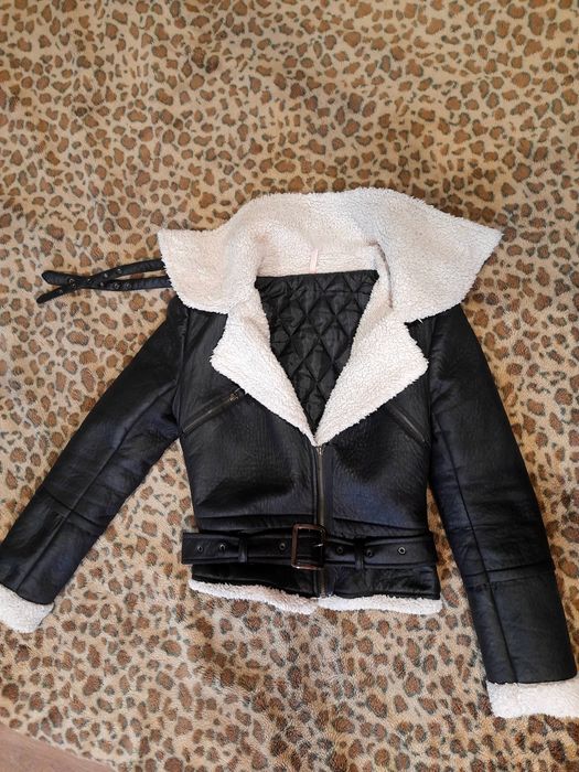 Дублянка косуха чорна з білим комірцем