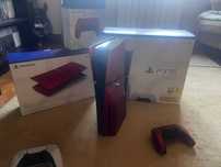 PS5 Slim 1Tb + Comandos Branco e Volcanic Red + Placas Volcanic Red