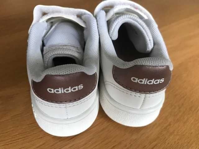 Sapatilhas Adidas Grand Court castanho bronze T25
