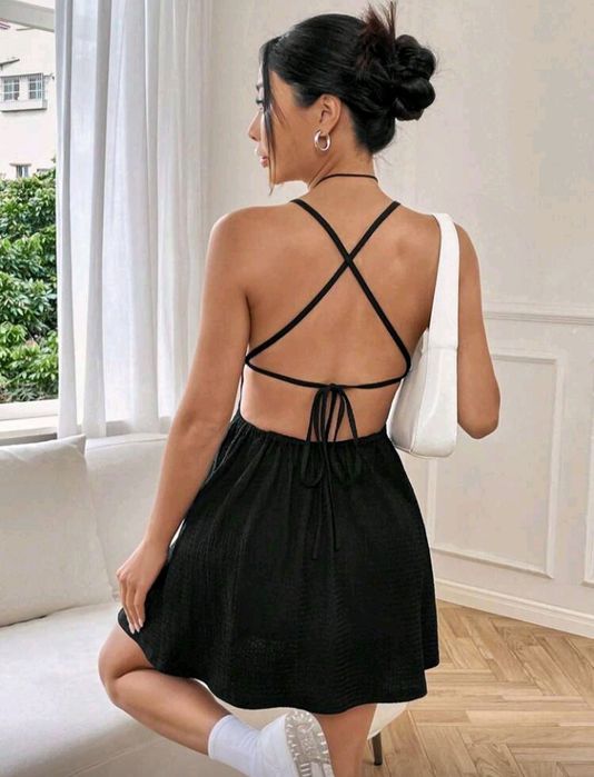 Czarna sukienka miniówka