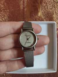 Zegarek damski Timemaster srebrny kolor.