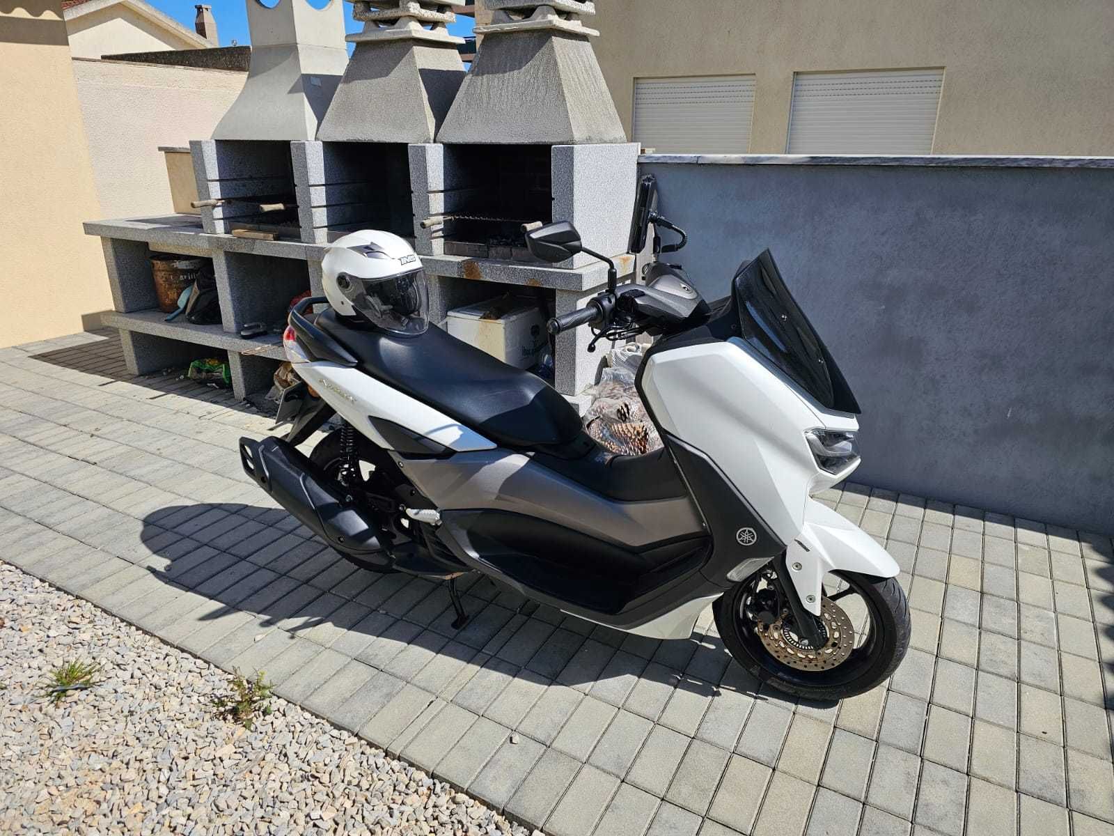 Mota Nmax125 com acessórios (Imaculada)