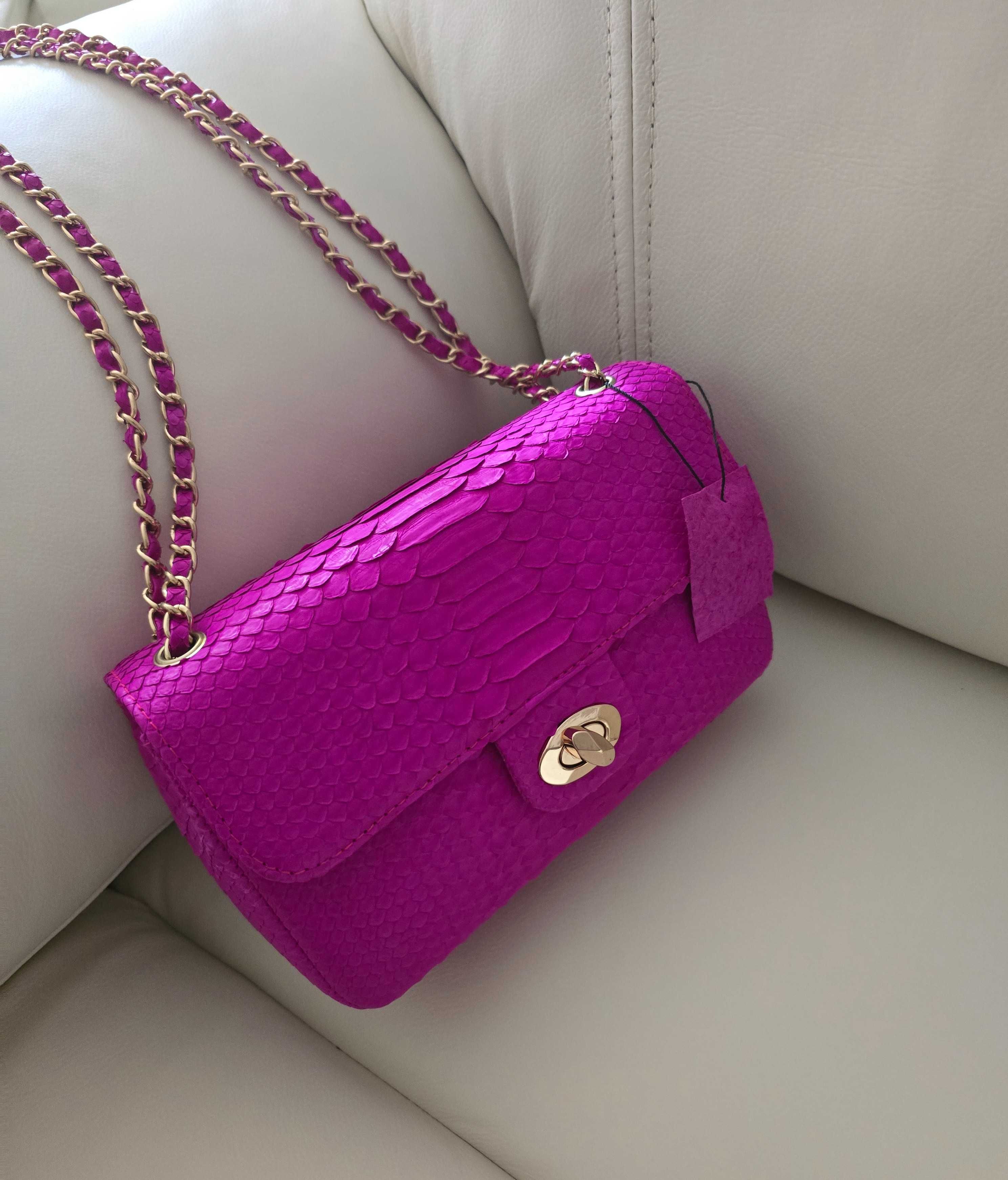 Женственная сумочка Chanel из нат. кожи питона