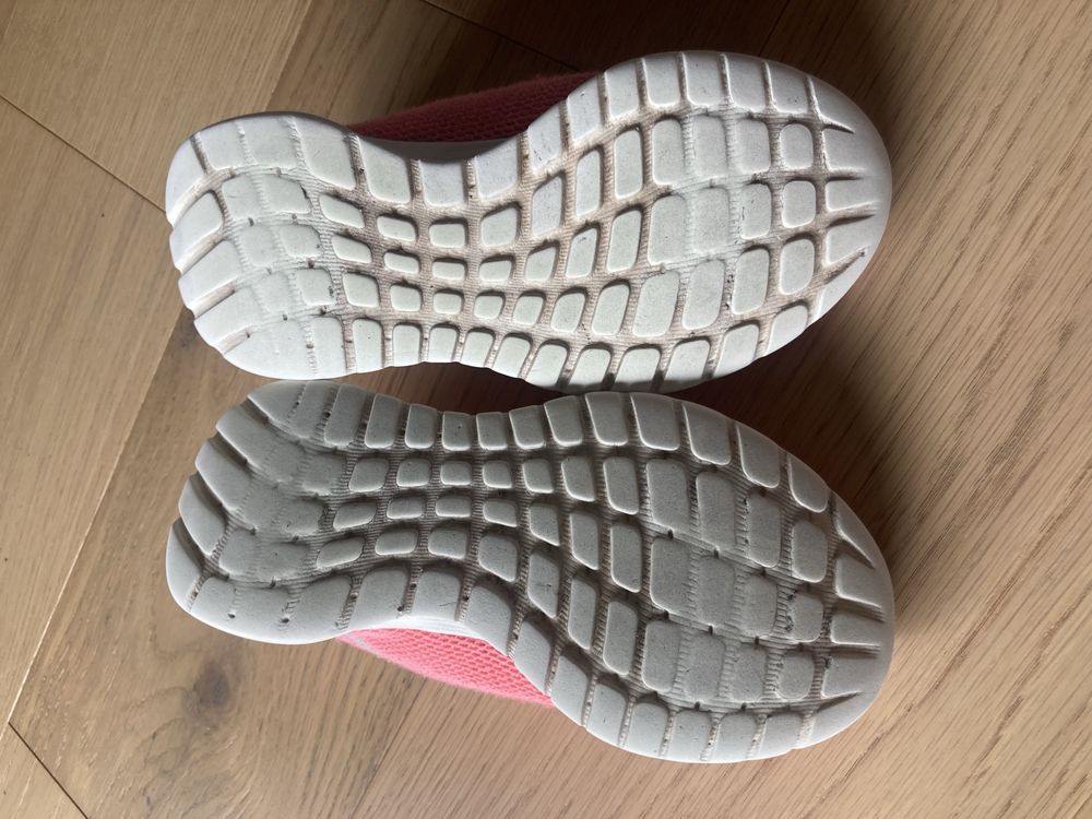 Buty dziewczęce brzoswiniowe sportowe Adidas 31,5