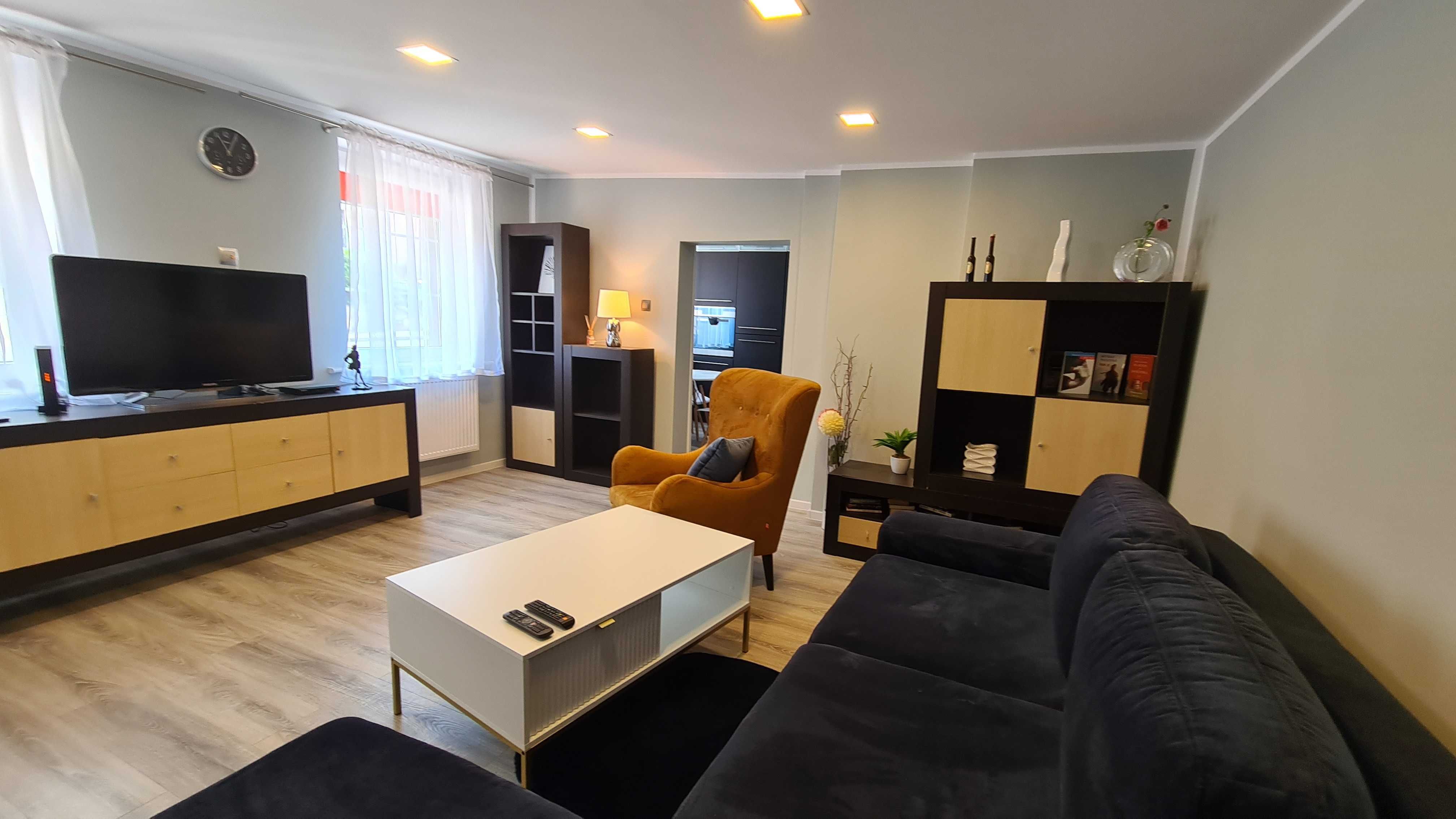 Dom nad jeziorem, linia brzegowa, pomost, jacuzzi, Lubniewice