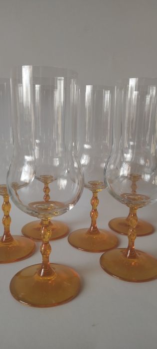 Komplet 6 kieliszków z żółtomiodową nóżką. Piękne