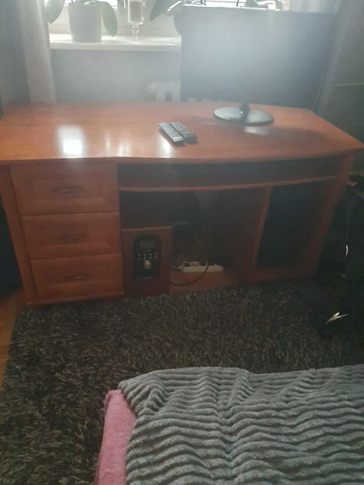 Biurko w dobrym stanie