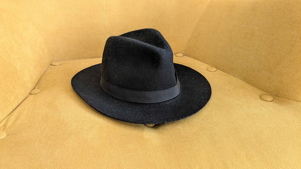Czarny klasyczny kapelusz męski, 54 cm, 100% wełny
