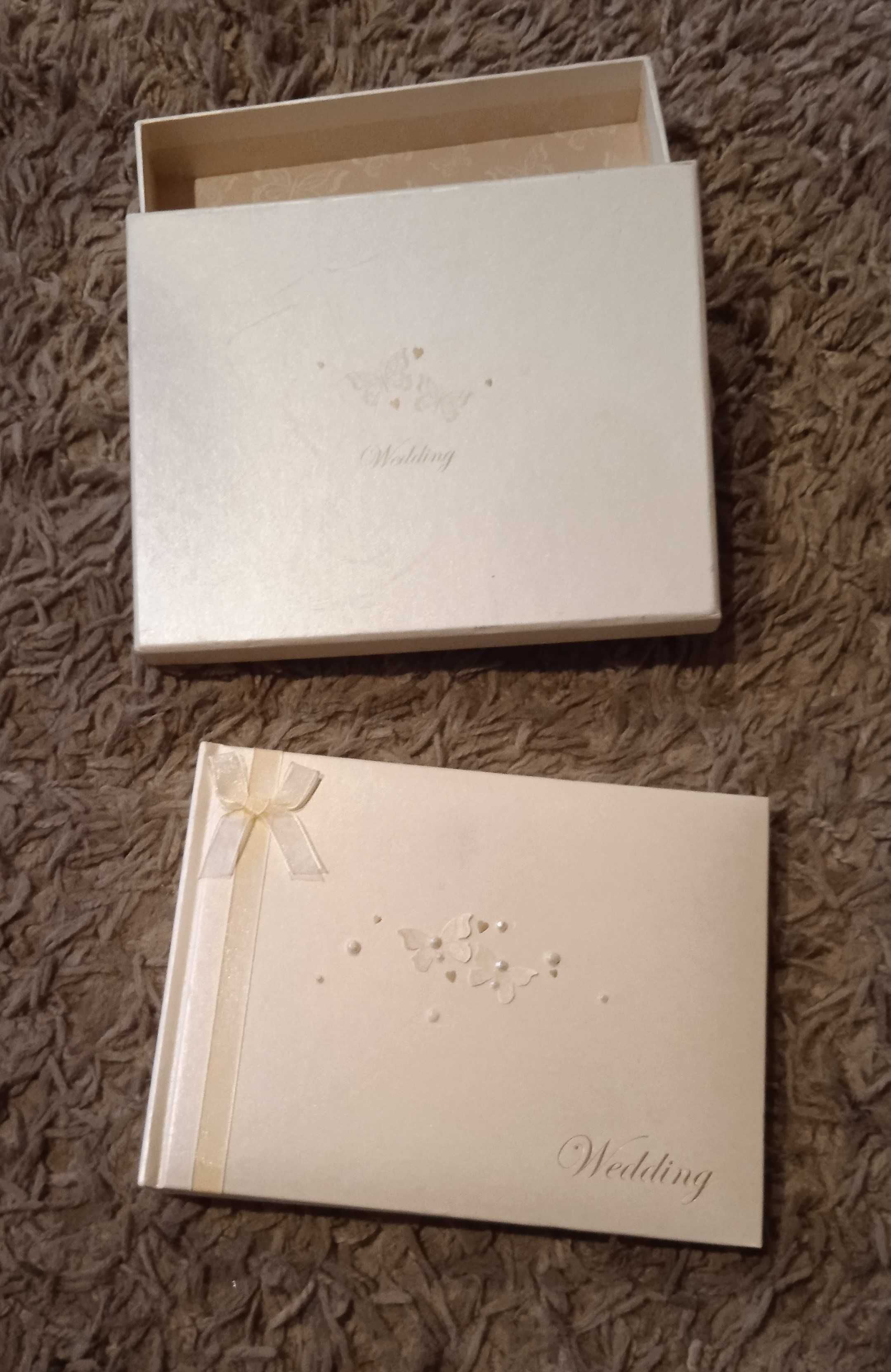 Tradycyjny kolekcjonerski  album na zdjęcia Marks & Spencer w pudełku