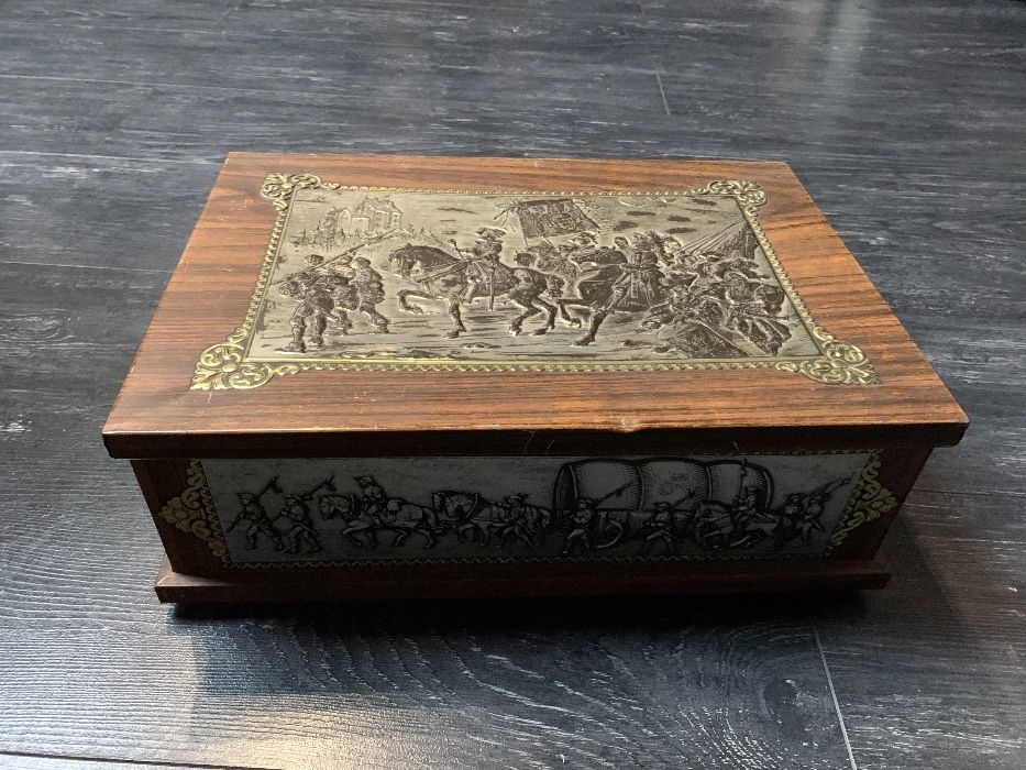 Большая жестяная голландская коробка сундук шкатулка. Середина 20 века