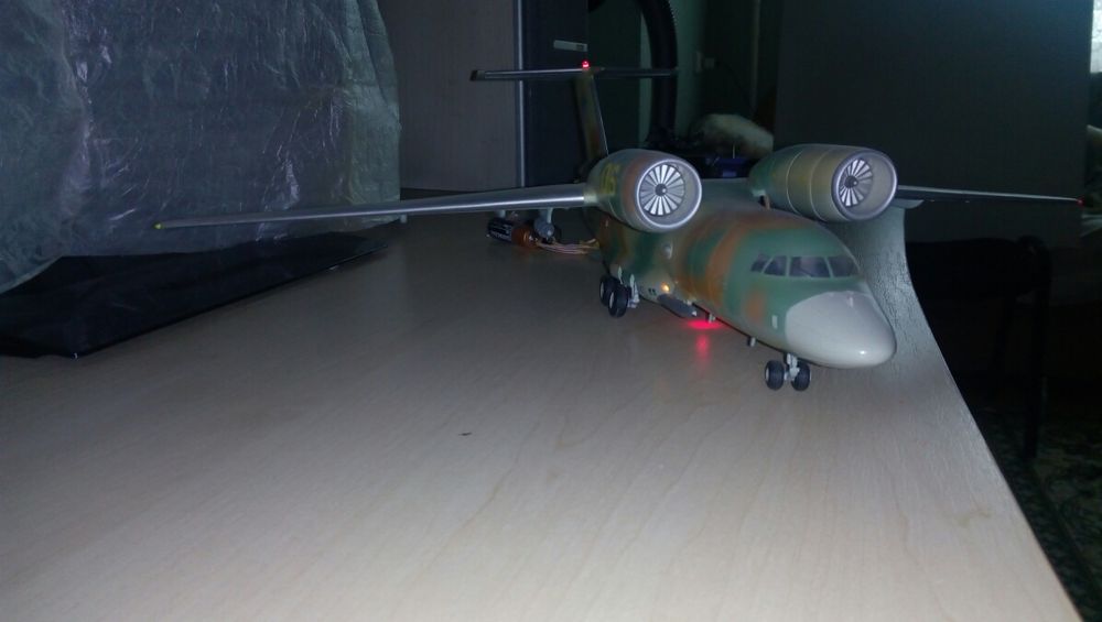 Модель самолёта АН 72П(электрофицированый)