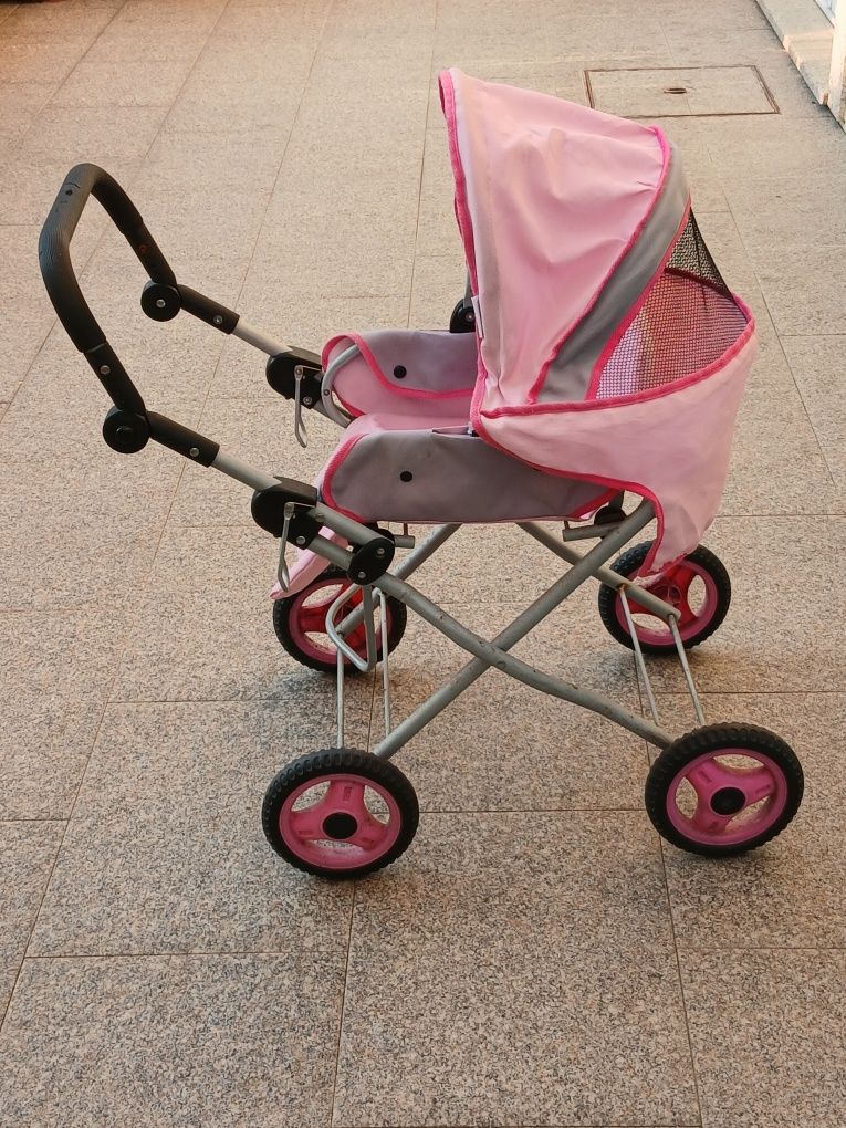 Vendo CARRINHO de bebé GRANDE de brincar e a funcionar bem.