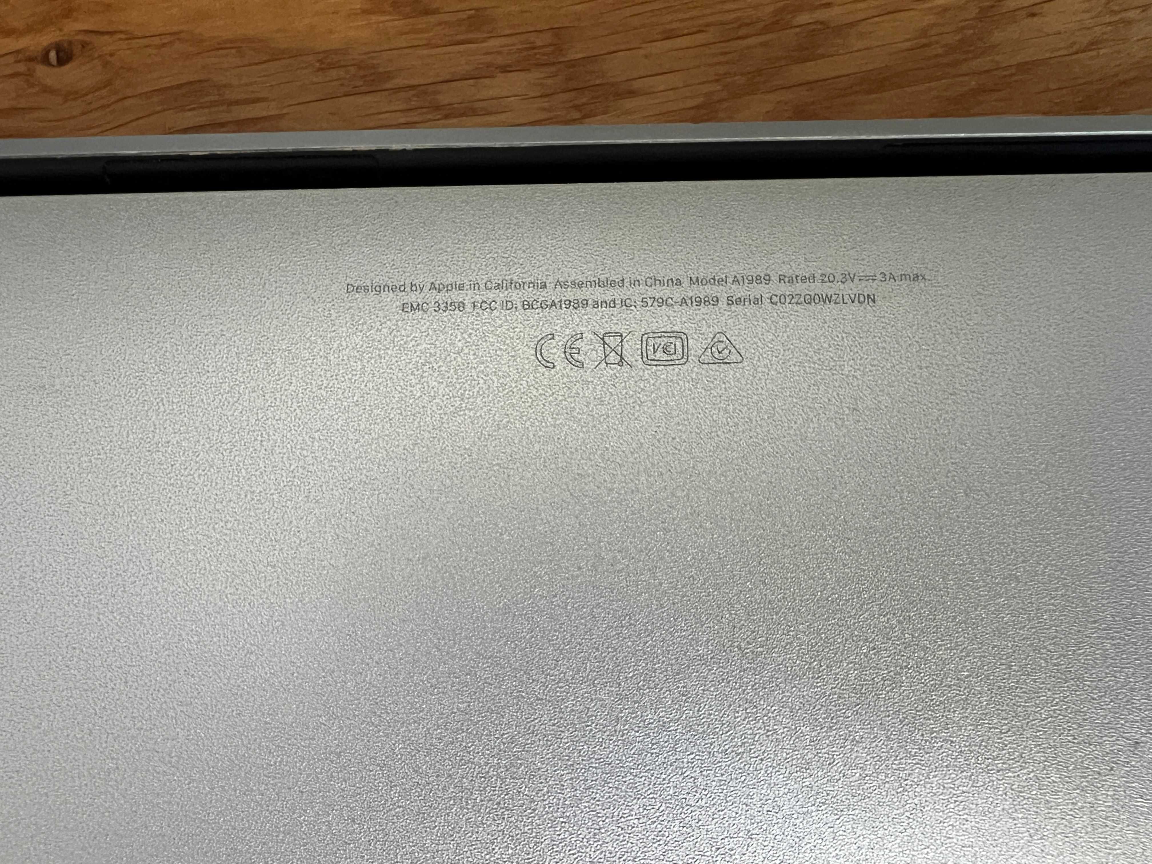 MacBook Pro 13” 2019 • i5 2.4 • 16GB • 512GB • Iris 655 • st. idealny