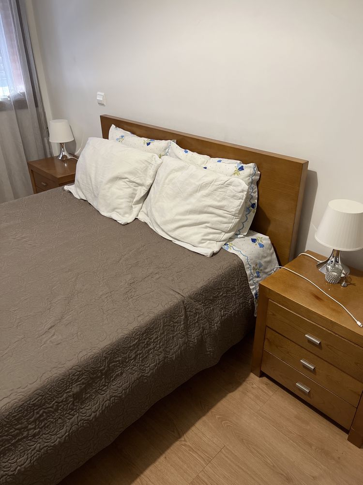 Cama de casal com estrado