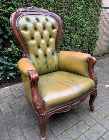 Пара vintage крісла в стилі Людовика XVI з шкіряної оббивки.