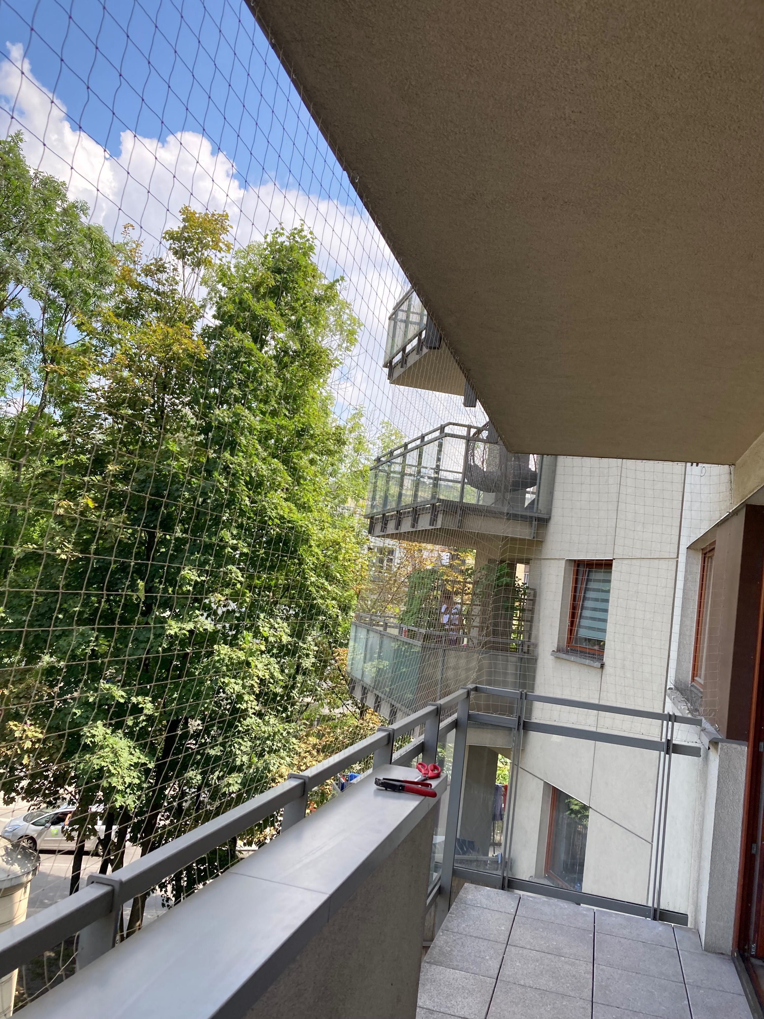 SIATKI BALKONOWE / Systemy STOP PTAKI – Szybko i skutecznie!