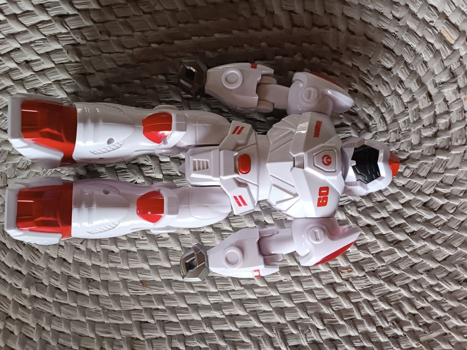 Grający robot świecący