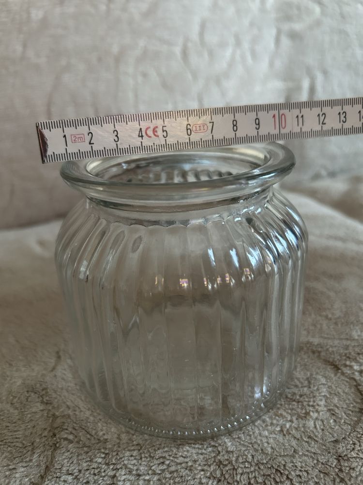 Pojemnik na materiały sypkie o pojemności ok 600 ml
