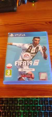 Gra FIFA 19 na PS4