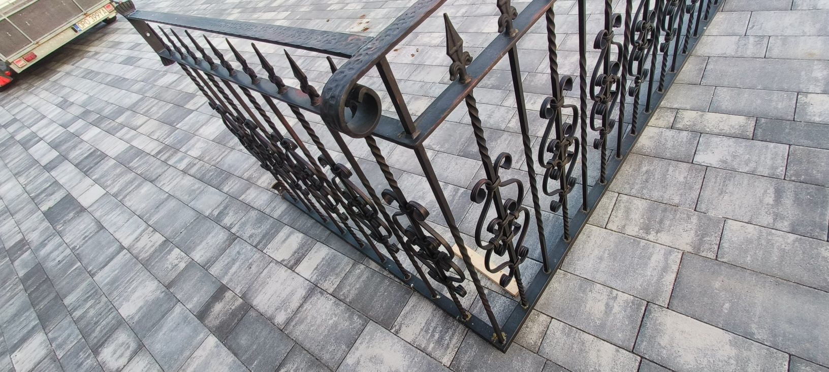 Balustrada balkonowa 3,7 x 1,3 m kuta ocynk + czarne