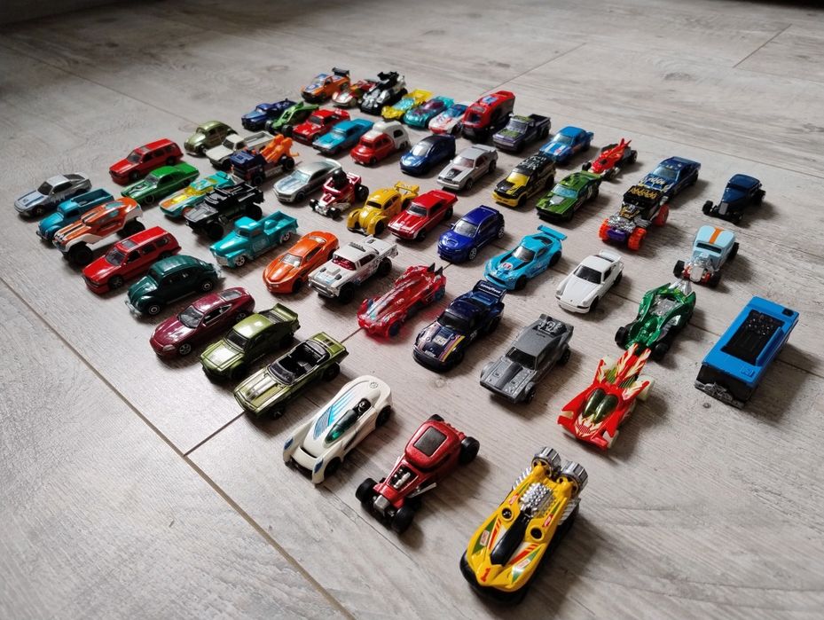 Hot wheels samochodzik resoraki całość 55 sztuk