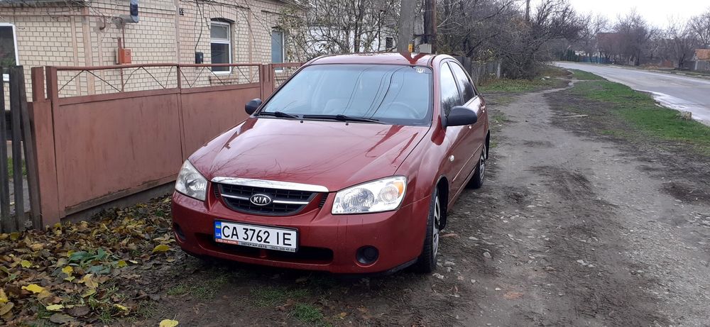 Продам власний Kia Cerato.