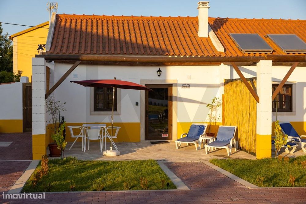 Moradia T-0 com piscina, estacionamento, Condomínio Casas Sopé da Serr