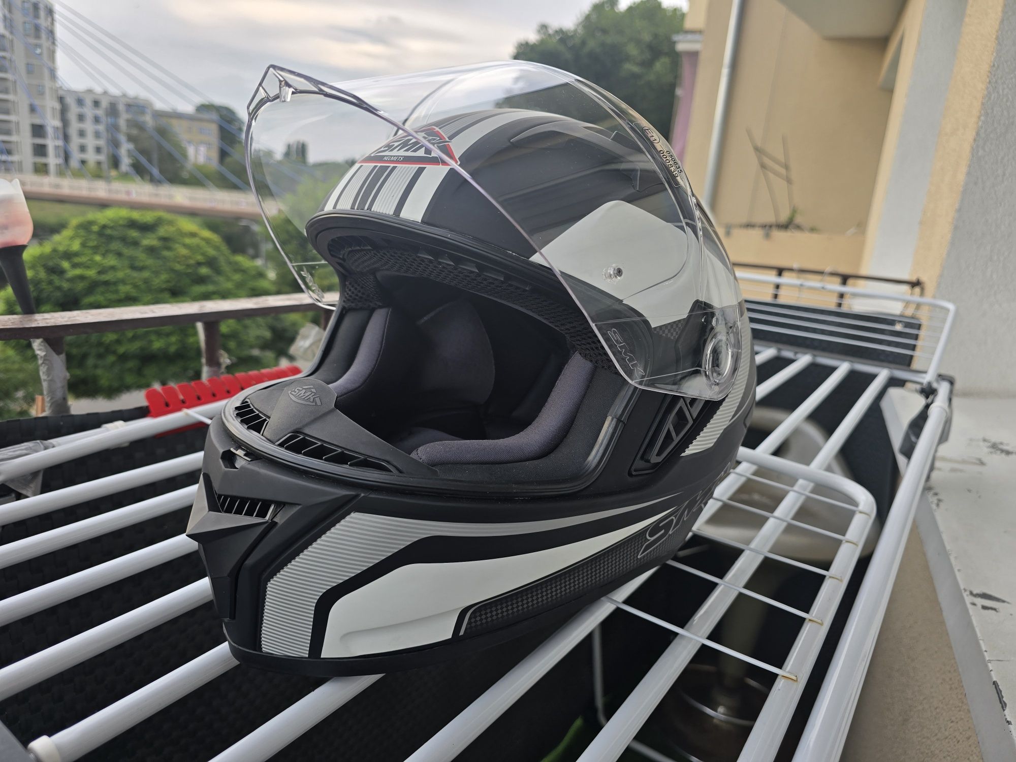 Kask motocyklowy rozmiar M integralny SMK Stellar motor