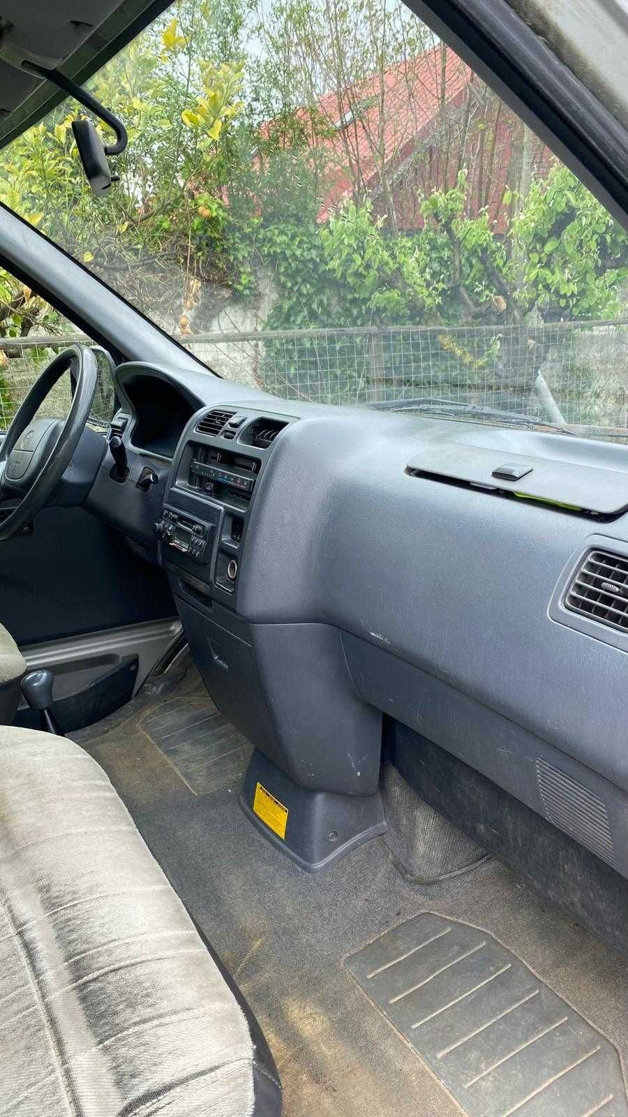 Toyota HiAce 2.4 Diesel 9 Lugares