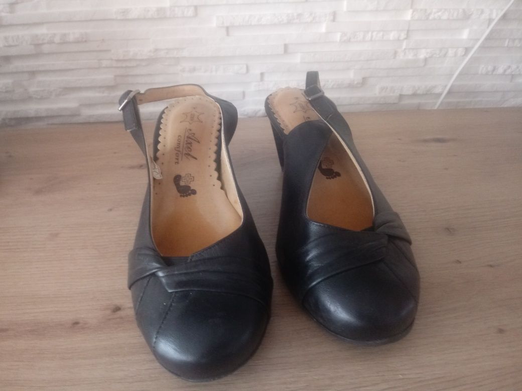 Czarne sandały skórzane 38
